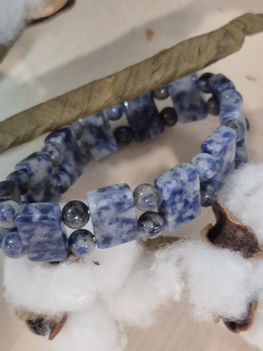 💙🤍NEW💙🤍 PRETTY!! Natural Stone BLUE DOT STONE Stretch Bracelet